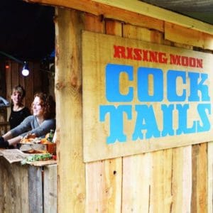 rising moon cocktailbar van hout